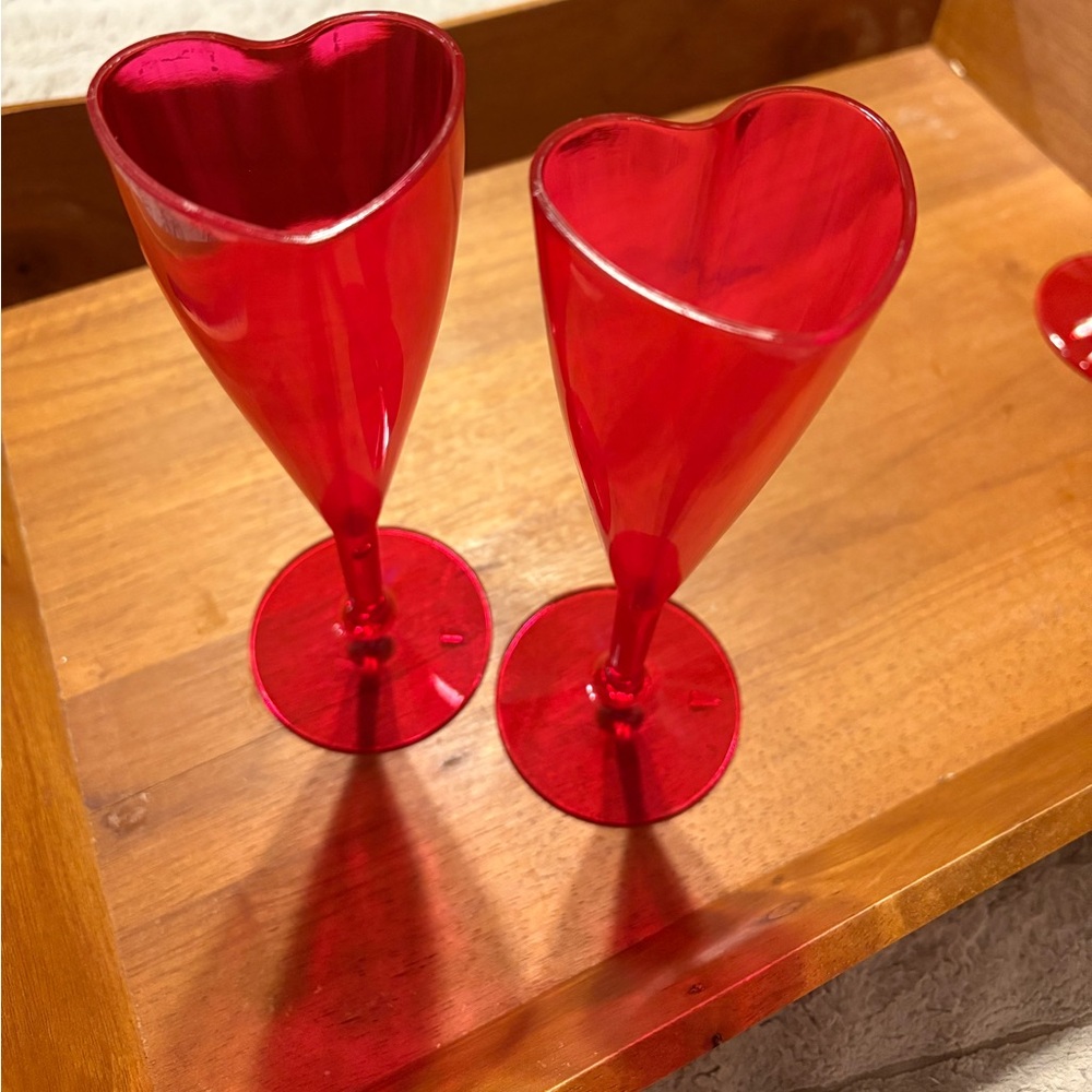 Pink Heart-Shaped Champagne Flutes plastic